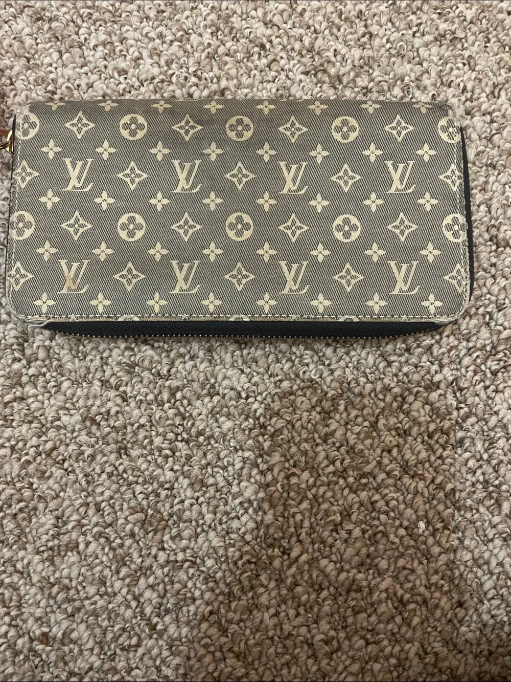 Louis Vuitton classic louis